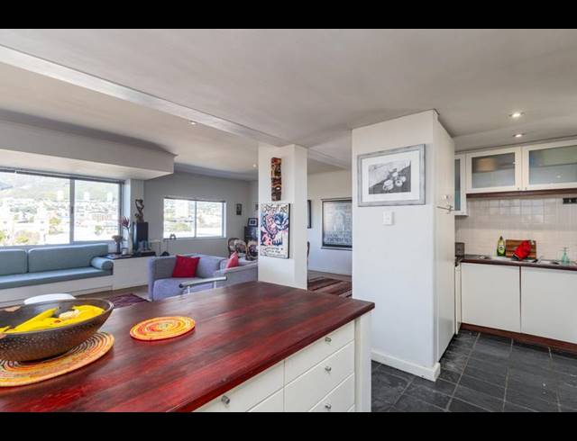2 BEDROOM APARTMENT FOR SALE IN CAPE TOWN CITY CENTRE